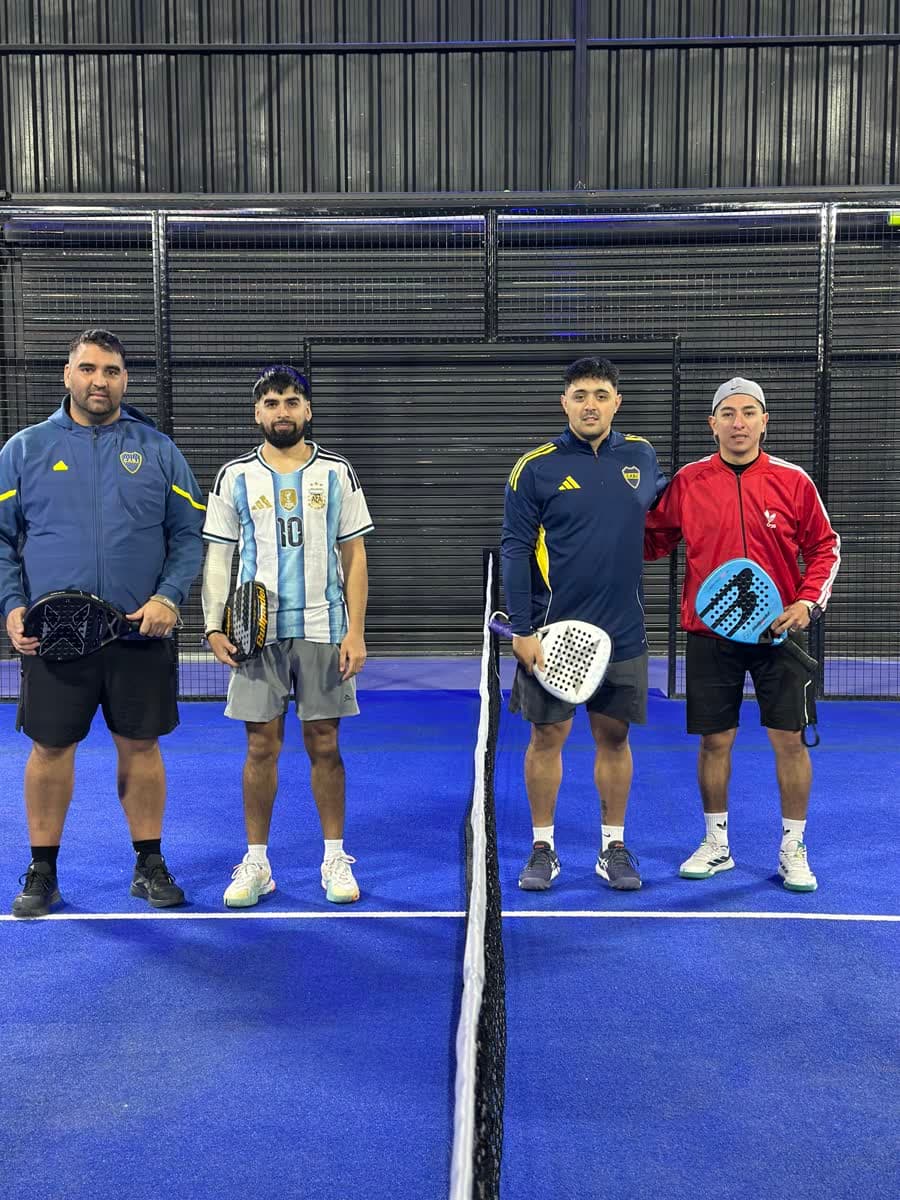 Cuatro jugadores posando en la red, Torneo Agosto 2026